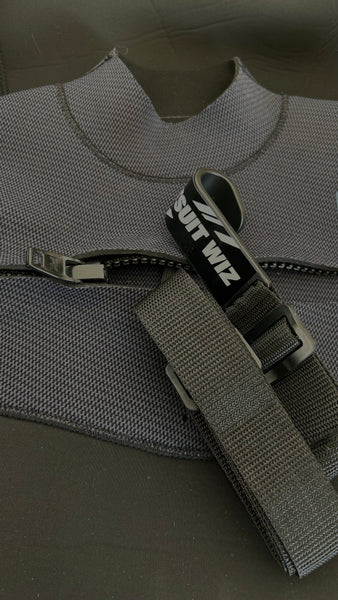 Wetsuit Wiz: The easiest way to get out of your Chest-zip or Zip-free wetsuit - every time.